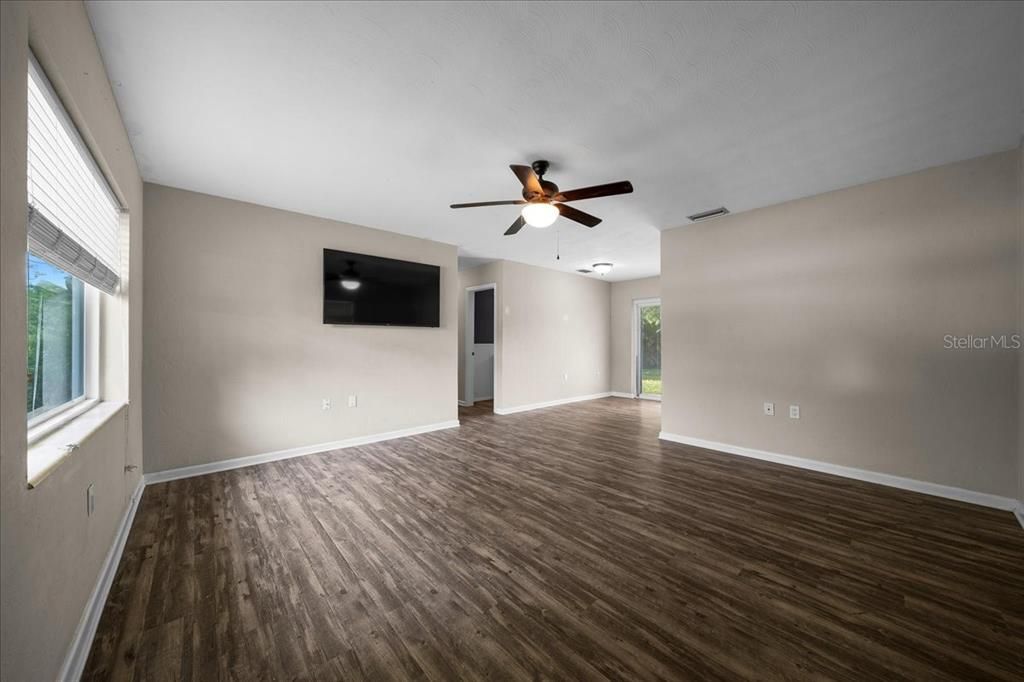 For Sale: $204,900 (3 beds, 1 baths, 1000 Square Feet)