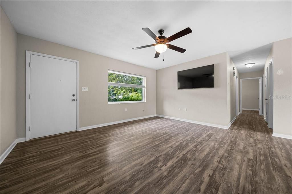 For Sale: $204,900 (3 beds, 1 baths, 1000 Square Feet)