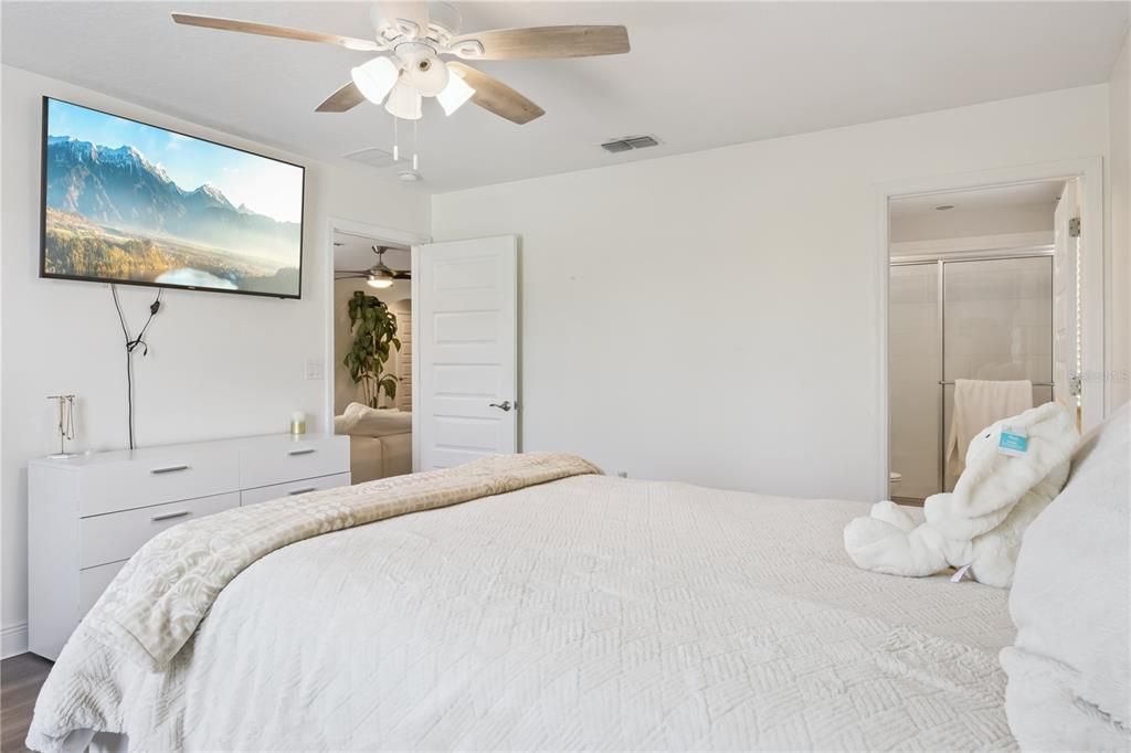 For Rent: $4,000 (5 beds, 3 baths, 3227 Square Feet)