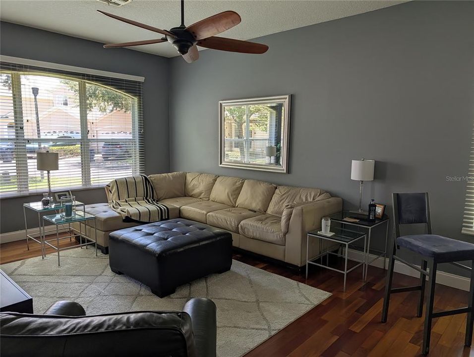 For Sale: $295,000 (2 beds, 2 baths, 1310 Square Feet)
