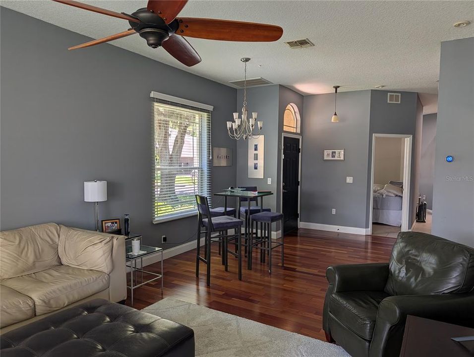 For Sale: $295,000 (2 beds, 2 baths, 1310 Square Feet)