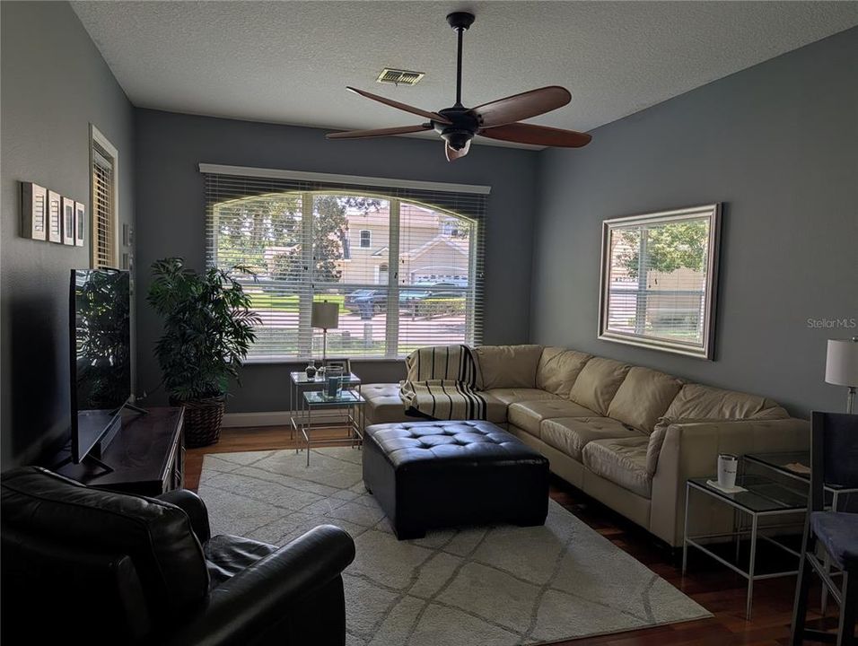 For Sale: $295,000 (2 beds, 2 baths, 1310 Square Feet)