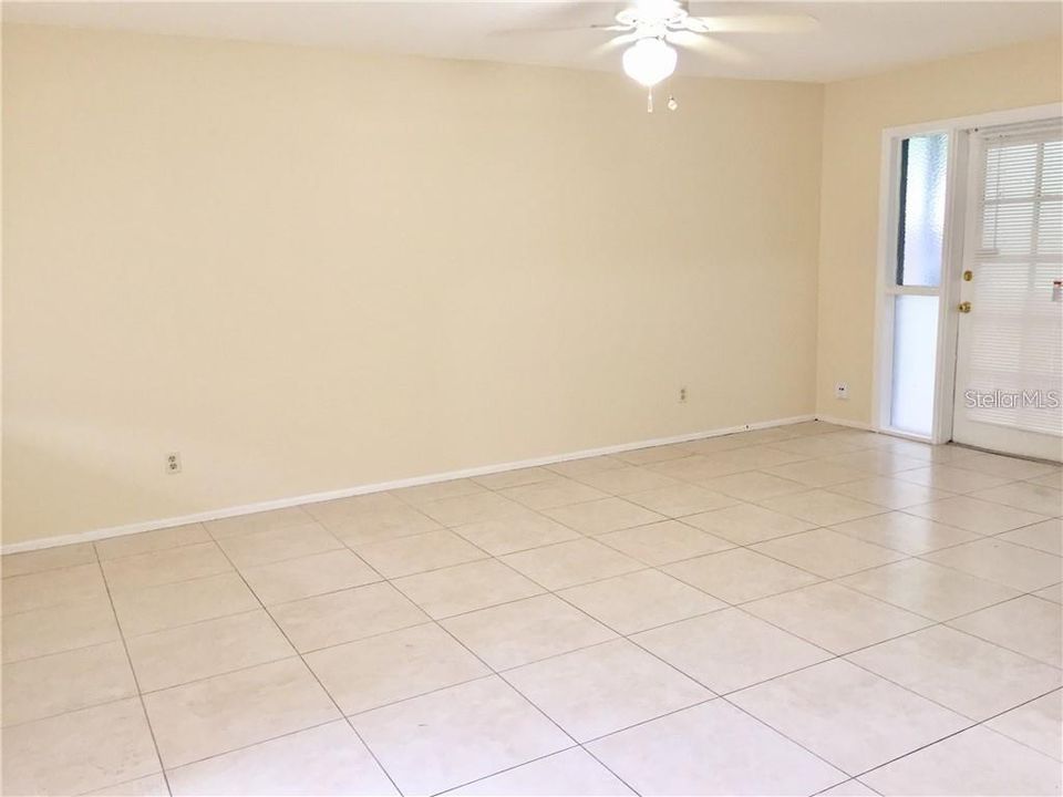 For Rent: $1,099 (1 beds, 1 baths, 920 Square Feet)