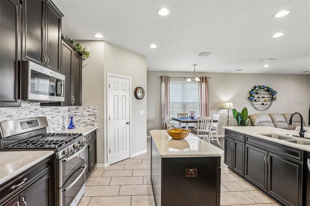 For Sale: $624,900 (4 beds, 3 baths, 2892 Square Feet)
