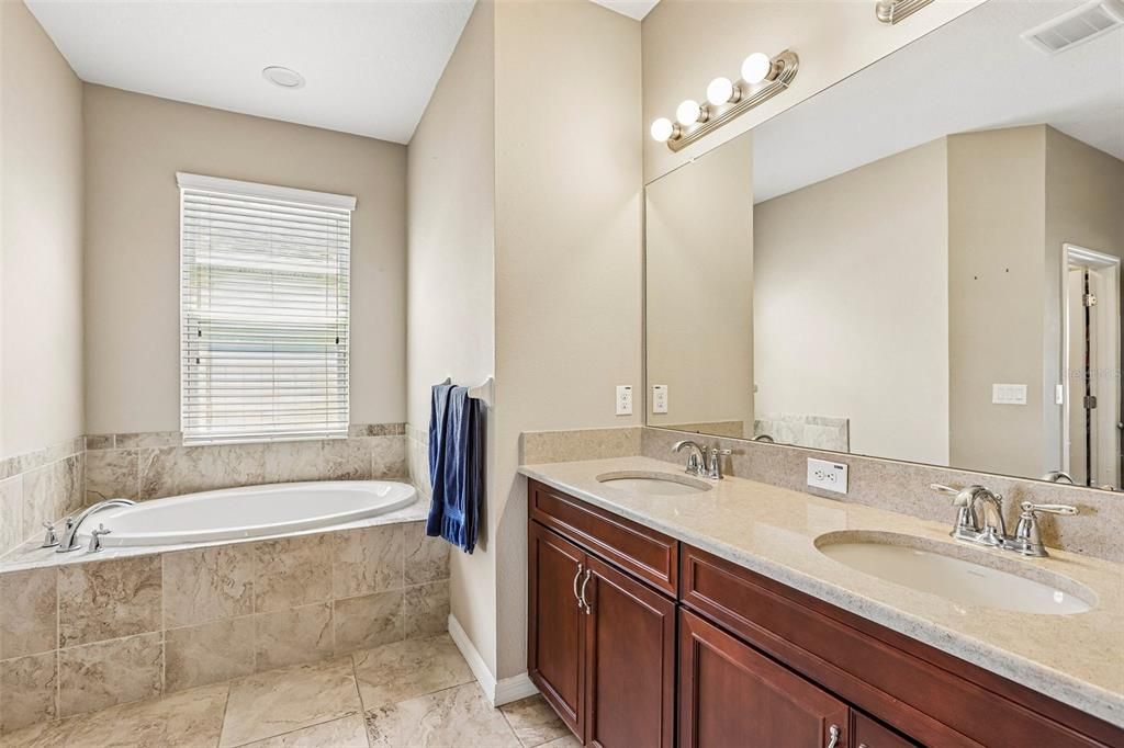 For Sale: $624,900 (4 beds, 3 baths, 2892 Square Feet)