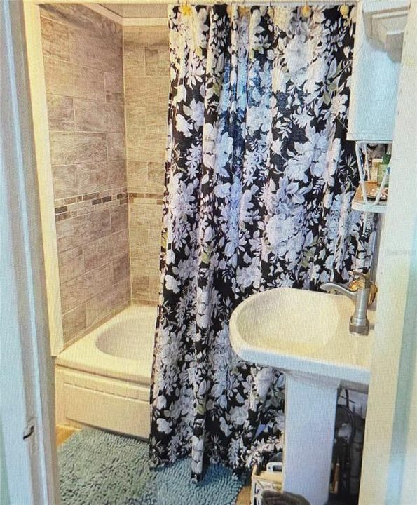 For Sale: $150,000 (1 beds, 1 baths, 674 Square Feet)