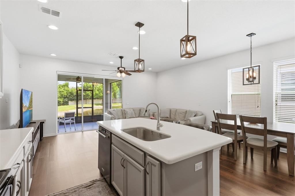 For Sale: $375,000 (3 beds, 2 baths, 1472 Square Feet)