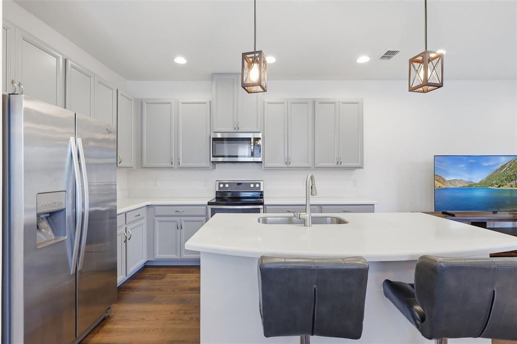 For Sale: $375,000 (3 beds, 2 baths, 1472 Square Feet)