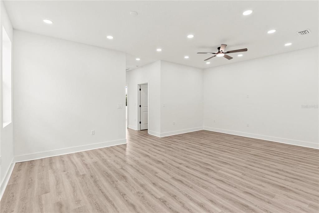 For Sale: $539,000 (4 beds, 2 baths, 1680 Square Feet)