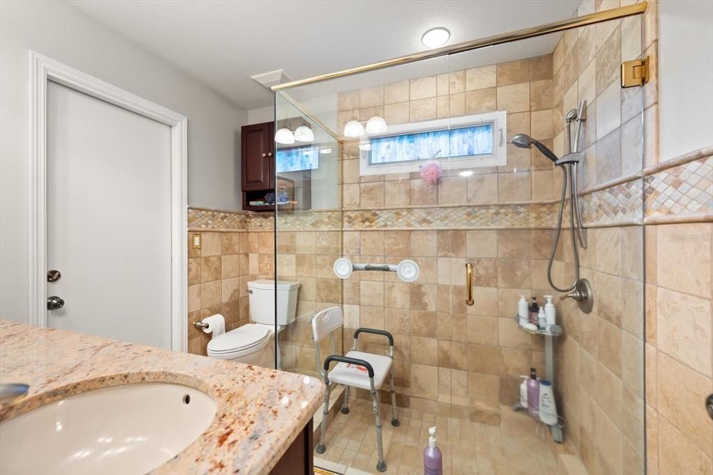 En Venta: $525,000 (4 camas, 2 baños, 2005 Pies cuadrados)