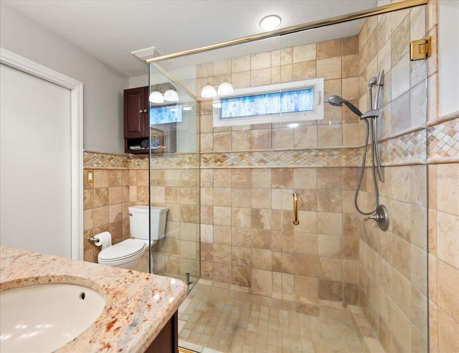 En Venta: $525,000 (4 camas, 2 baños, 2005 Pies cuadrados)