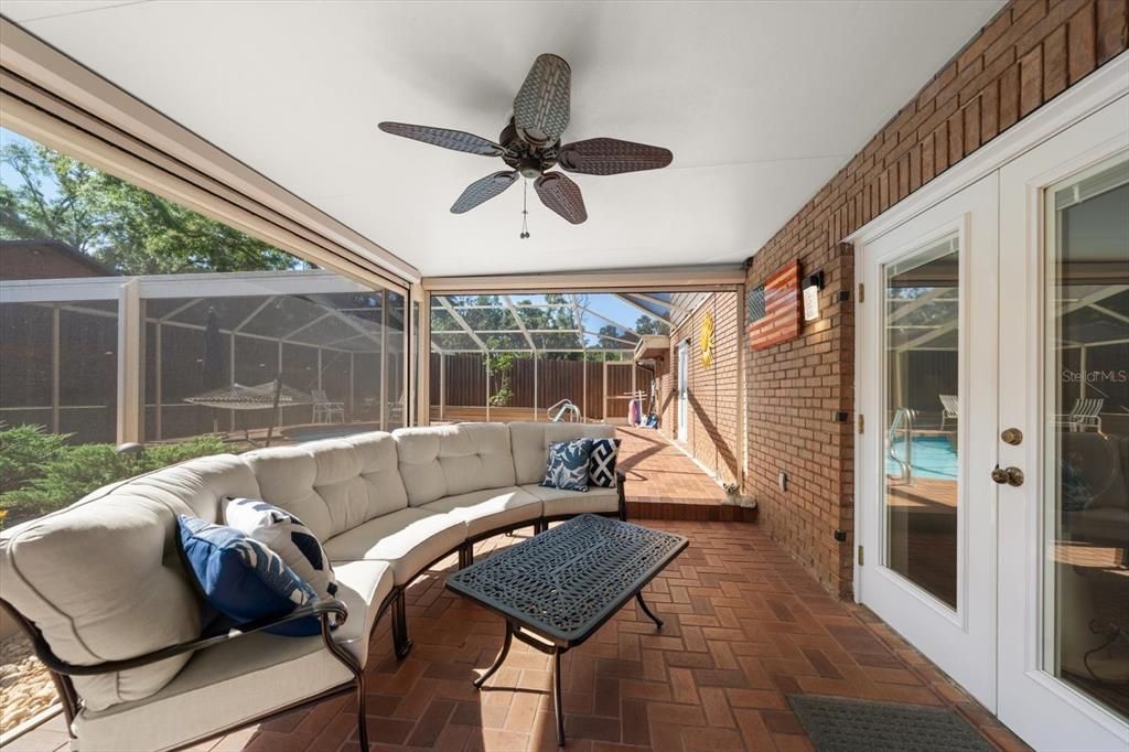 En Venta: $525,000 (4 camas, 2 baños, 2005 Pies cuadrados)