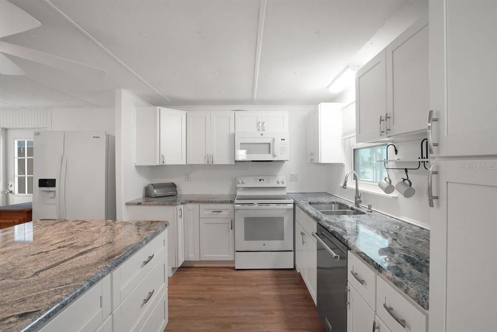 For Sale: $220,000 (3 beds, 2 baths, 1338 Square Feet)