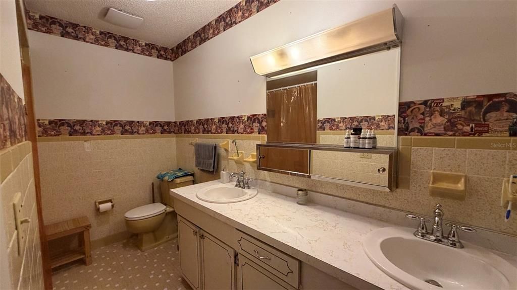 На продажу: $199,999 (3 спален, 2 ванн, 1678 Квадратных фут)