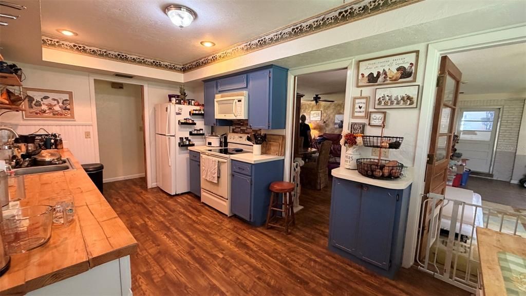 На продажу: $199,999 (3 спален, 2 ванн, 1678 Квадратных фут)