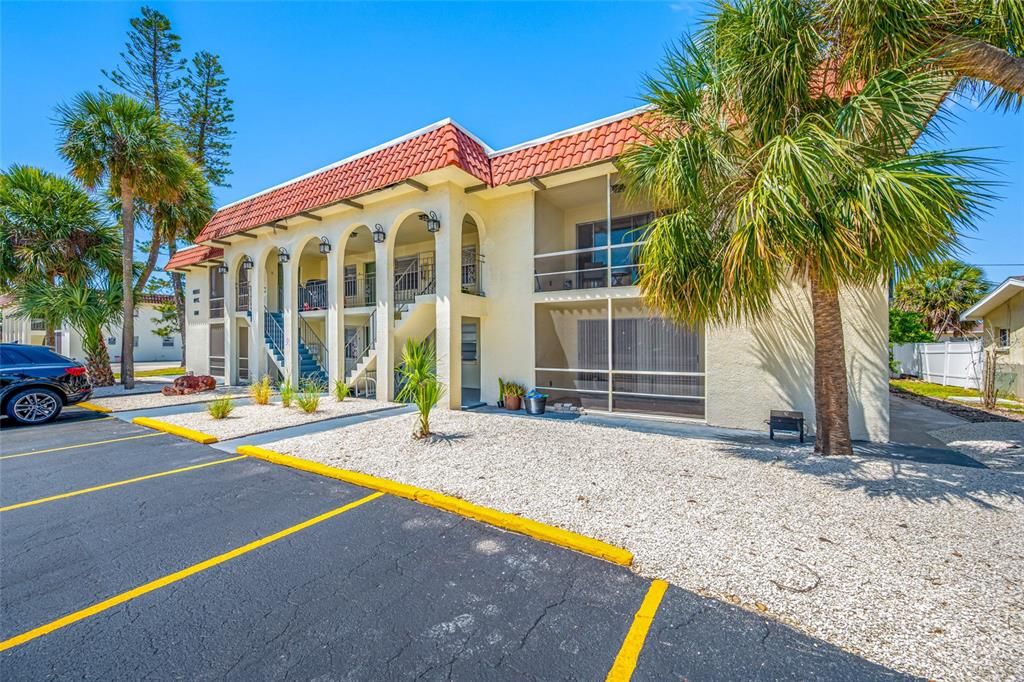 For Rent: $1,525 (1 beds, 1 baths, 550 Square Feet)