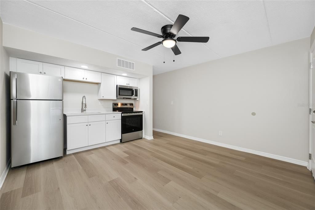 For Rent: $1,525 (1 beds, 1 baths, 550 Square Feet)