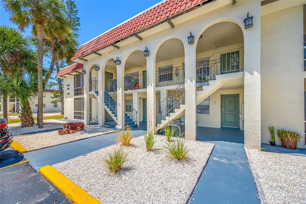 For Rent: $1,525 (1 beds, 1 baths, 550 Square Feet)