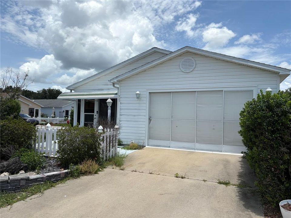 For Sale: $240,000 (2 beds, 2 baths, 1121 Square Feet)