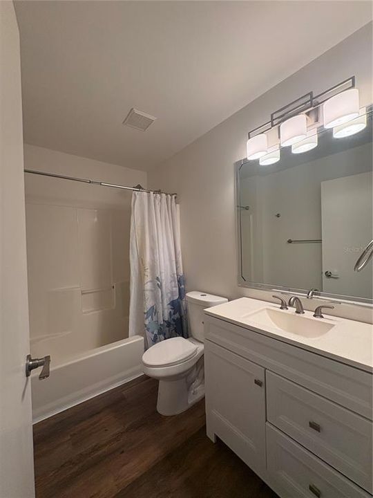 For Sale: $240,000 (2 beds, 2 baths, 1121 Square Feet)