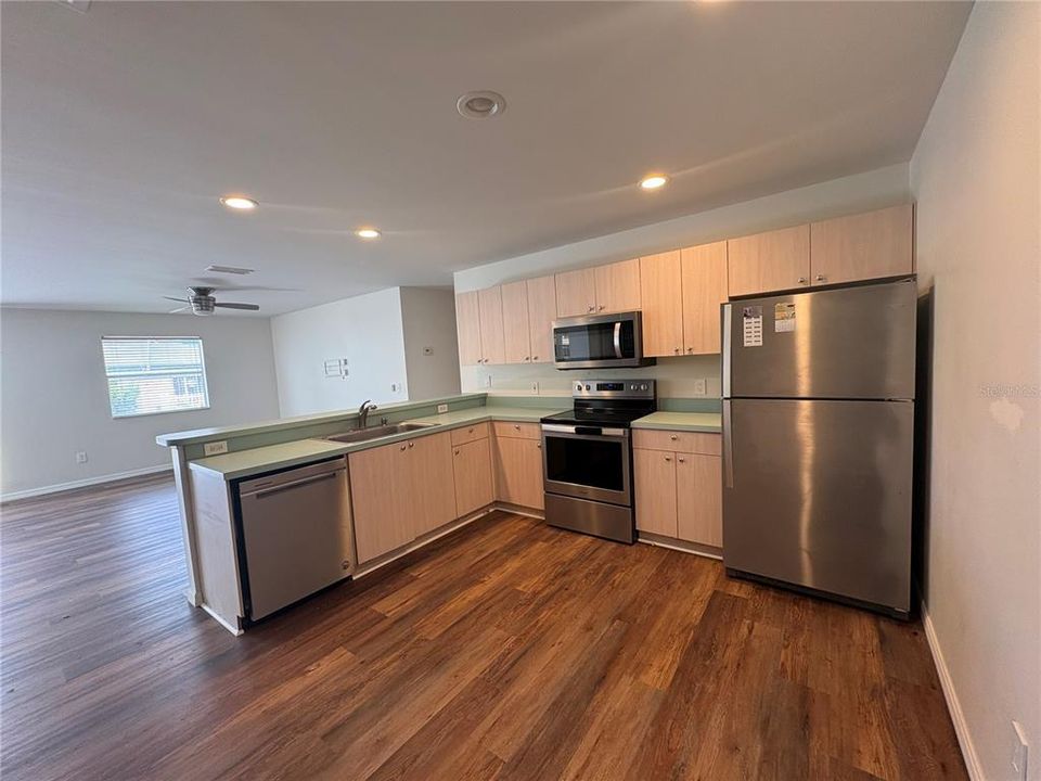 For Sale: $240,000 (2 beds, 2 baths, 1121 Square Feet)