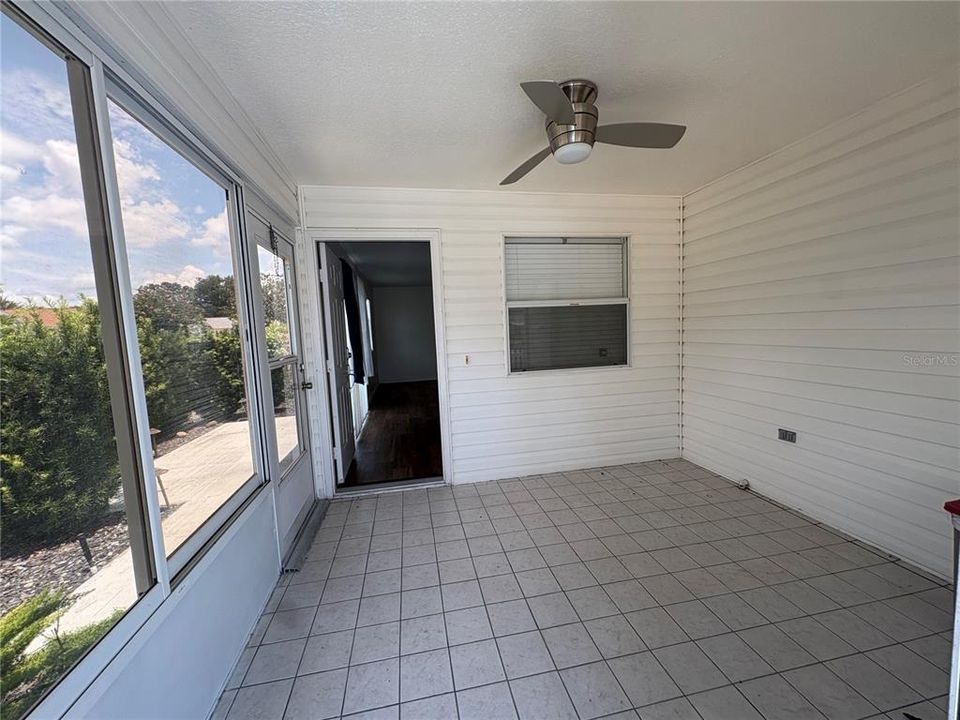 For Sale: $240,000 (2 beds, 2 baths, 1121 Square Feet)