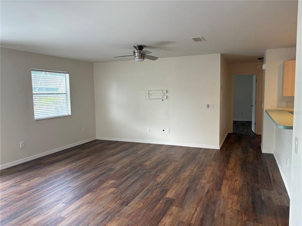 For Sale: $240,000 (2 beds, 2 baths, 1121 Square Feet)