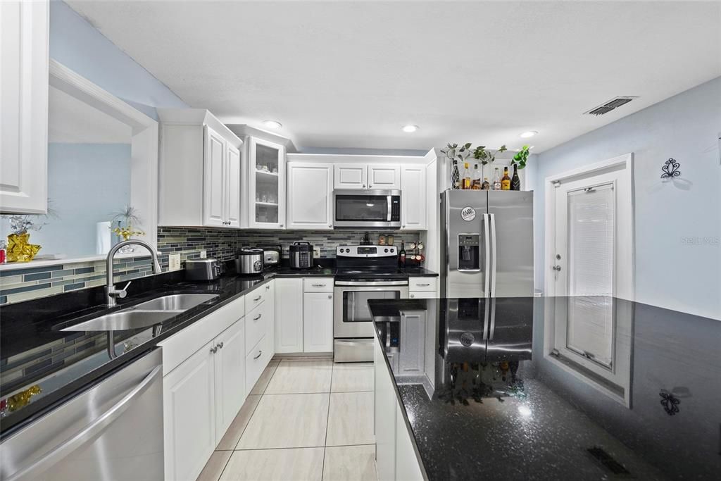На продажу: $559,900 (3 спален, 2 ванн, 1844 Квадратных фут)