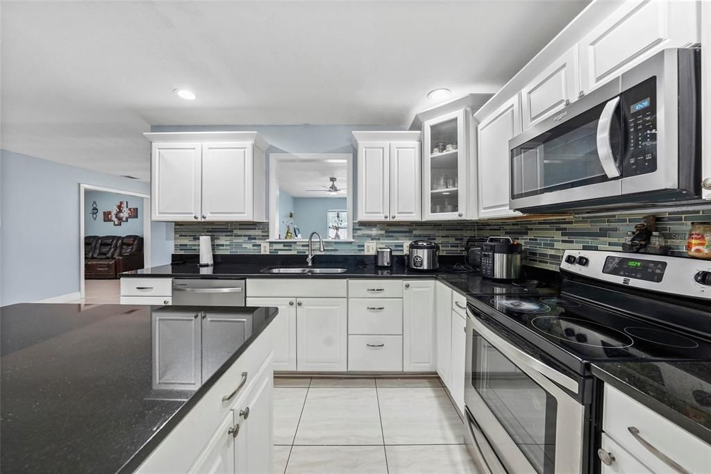 На продажу: $559,900 (3 спален, 2 ванн, 1844 Квадратных фут)