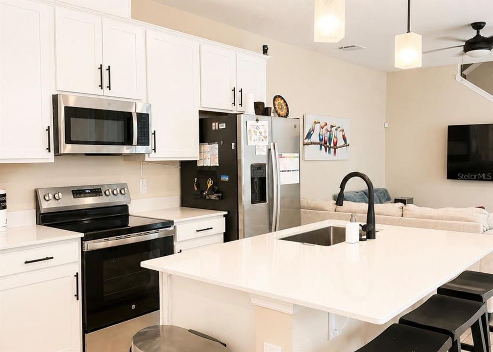 For Rent: $2,200 (3 beds, 2 baths, 1506 Square Feet)