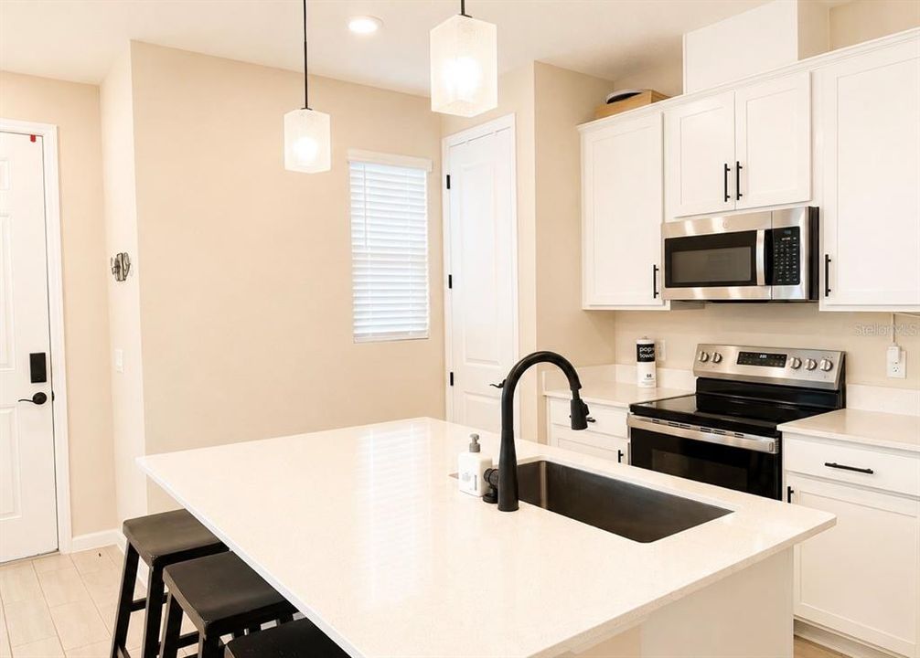 For Rent: $2,200 (3 beds, 2 baths, 1506 Square Feet)