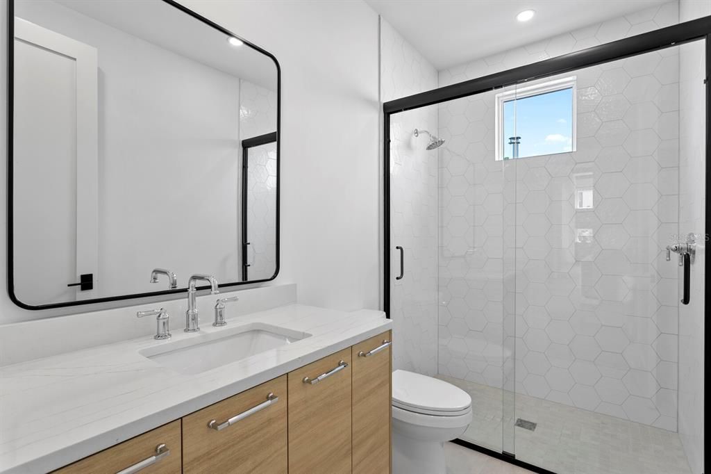 En Venta: $3,999,999 (5 camas, 6 baños, 6584 Pies cuadrados)
