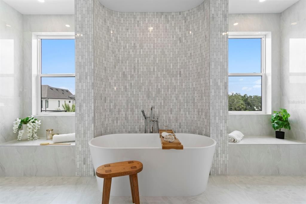 En Venta: $3,999,999 (5 camas, 6 baños, 6584 Pies cuadrados)