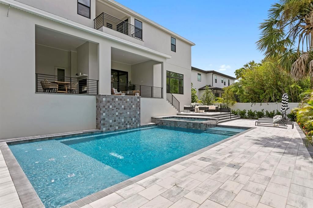 En Venta: $3,999,999 (5 camas, 6 baños, 6584 Pies cuadrados)