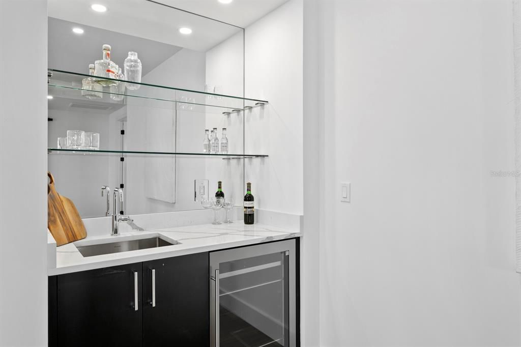 En Venta: $3,999,999 (5 camas, 6 baños, 6584 Pies cuadrados)