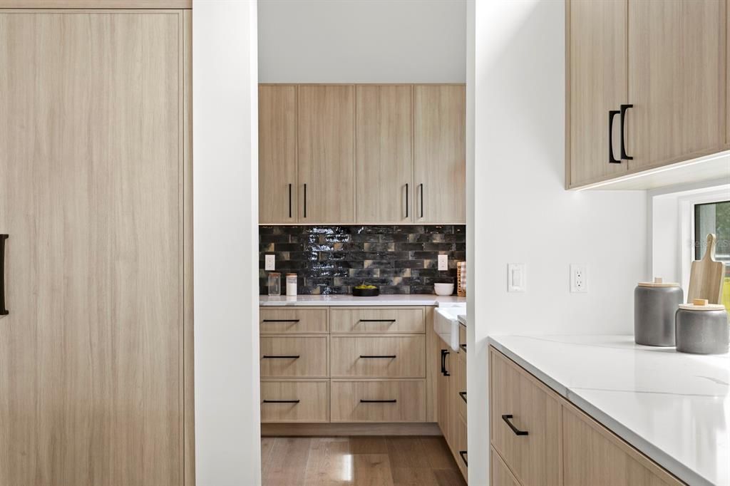 En Venta: $3,999,999 (5 camas, 6 baños, 6584 Pies cuadrados)