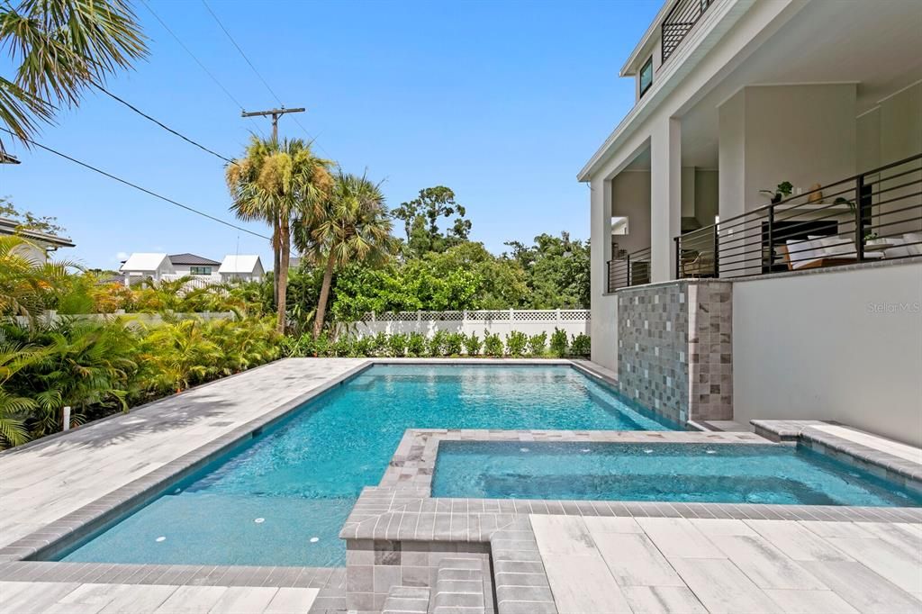 En Venta: $3,999,999 (5 camas, 6 baños, 6584 Pies cuadrados)