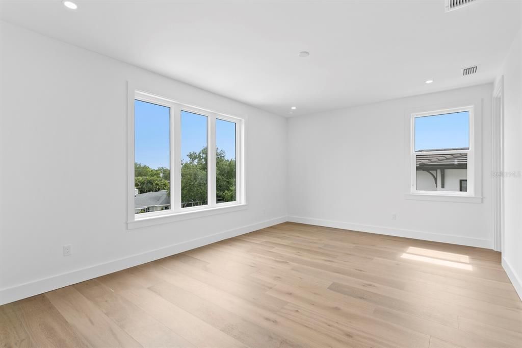 En Venta: $3,999,999 (5 camas, 6 baños, 6584 Pies cuadrados)