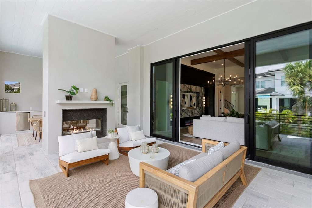 En Venta: $3,999,999 (5 camas, 6 baños, 6584 Pies cuadrados)