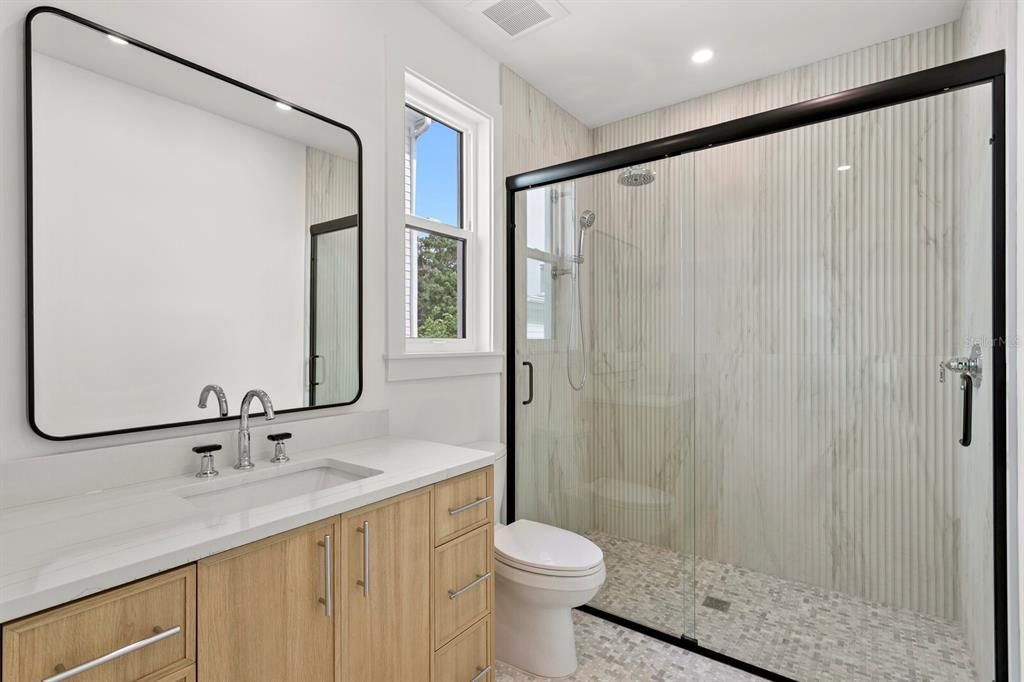 En Venta: $3,999,999 (5 camas, 6 baños, 6584 Pies cuadrados)
