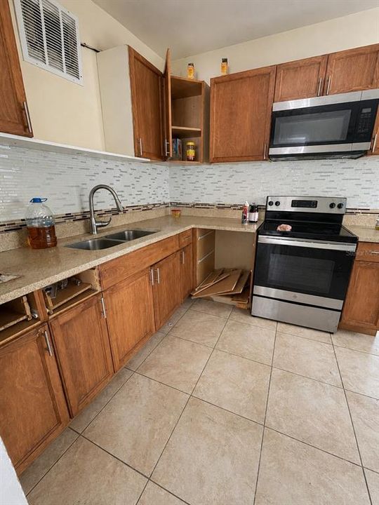 For Sale: $178,000 (3 beds, 2 baths, 1158 Square Feet)