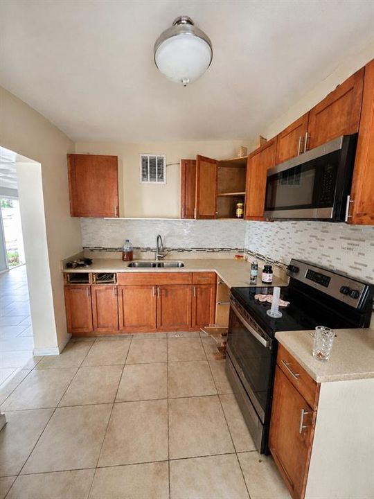For Sale: $178,000 (3 beds, 2 baths, 1158 Square Feet)