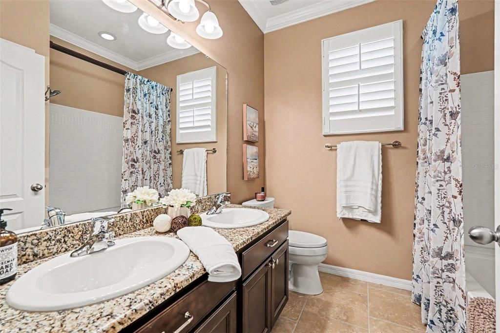 For Sale: $339,000 (3 beds, 2 baths, 1557 Square Feet)
