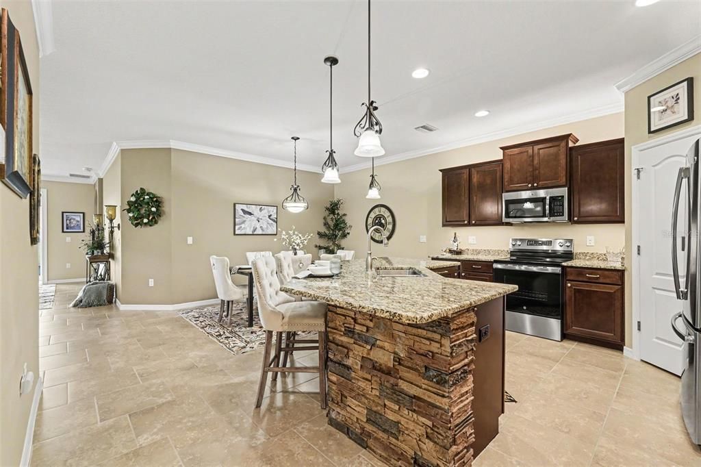 For Sale: $339,000 (3 beds, 2 baths, 1557 Square Feet)
