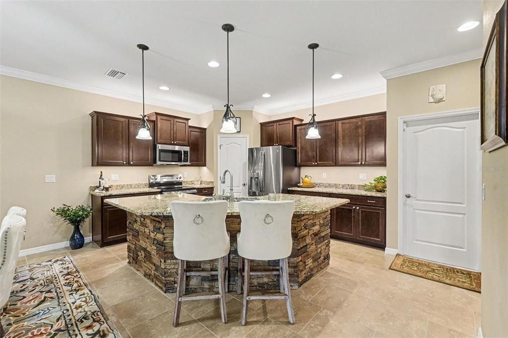 For Sale: $339,000 (3 beds, 2 baths, 1557 Square Feet)