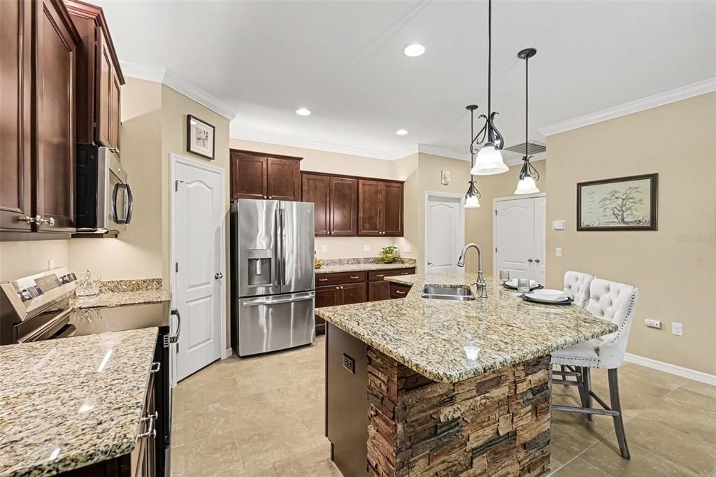 For Sale: $339,000 (3 beds, 2 baths, 1557 Square Feet)