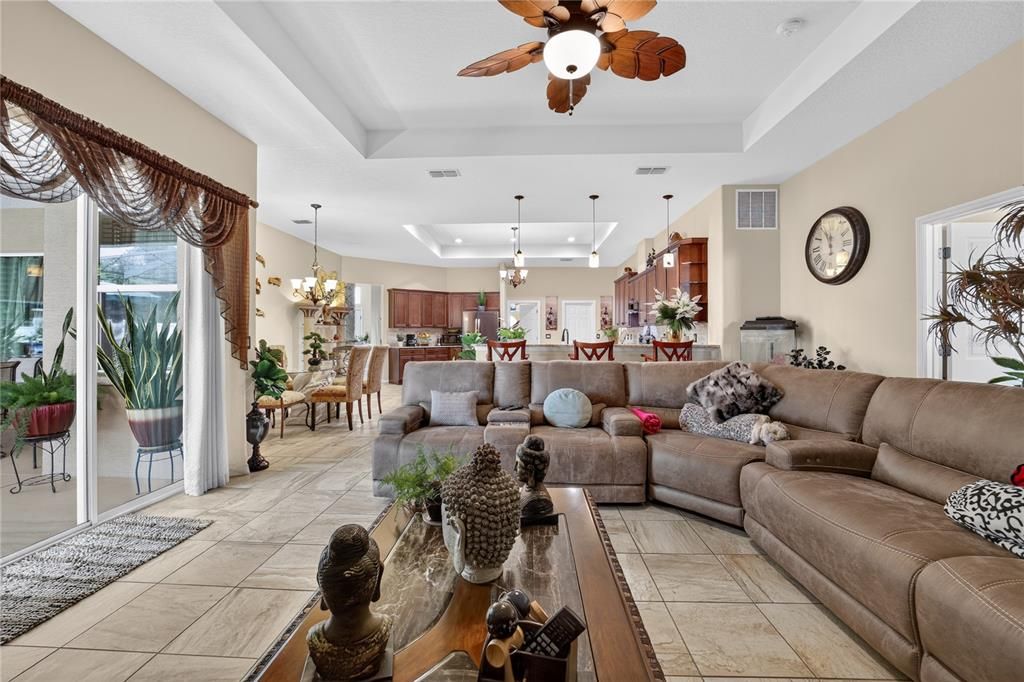 En Venta: $660,000 (4 camas, 3 baños, 3586 Pies cuadrados)