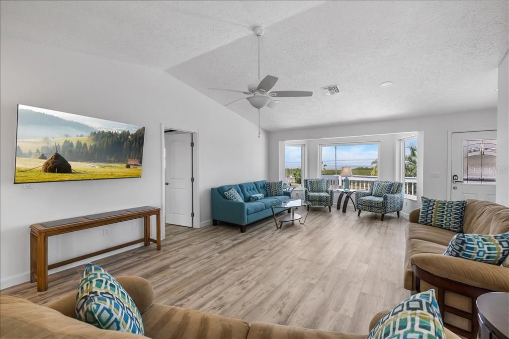 For Sale: $725,000 (3 beds, 2 baths, 1852 Square Feet)