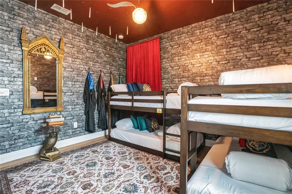 На продажу: $829,000 (8 спален, 7 ванн, 3412 Квадратных фут)
