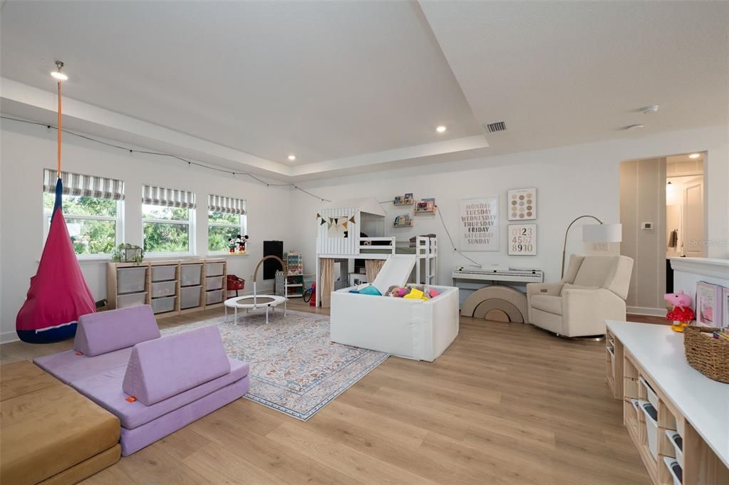 For Sale: $1,400,000 (5 beds, 4 baths, 3847 Square Feet)